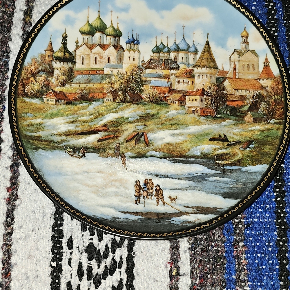 Yaroslavl Kremlin Russian Porcelain Decorative Collector's Plate  "Jewel